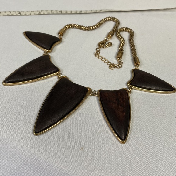 Wooden chevron style statement necklace - Picture 7 of 11